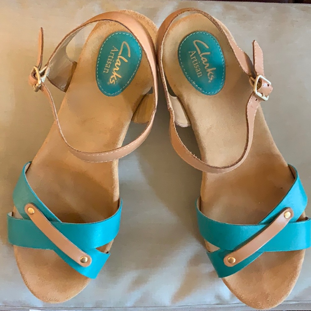 CLARKS SZ 10 WEDGE SANDALS